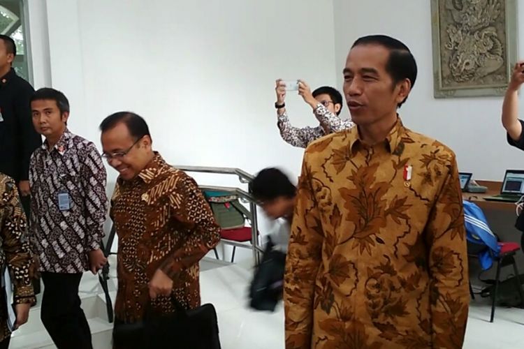 Presiden Joko Widodo Sidak ke ruang wartawan Istana, Selasa (13/6/2017)