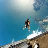Kakek 103 Tahun Jadi Skydiver Tertua di Dunia