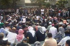 Massa Ba'asyir Doa Bersama di Pengadilan