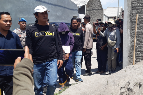Pakai Penutup Kepala dan Hoodie, DF Peragakan 22 Adegan Rekonstruksi Bunuh Dosen UIN Raden Mas Said