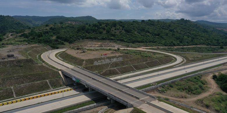 PT Adhi Karya (Persero) Tbk atau ADHI meresmikan empat ruas jalan tol Trans-Sumatera, yakni Tol Sigli-Banda Aceh, di Gerbang Pintu Tol Baitussalam, Senin (9/9/2024).
