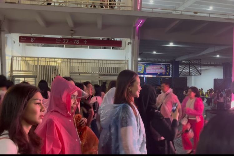 Nagita Slavina, Nisya Ahmad, Aaliyah Massaid di konser BLACKPINK DEADLINE Jakarta, Sabtu (1/11/2025) 