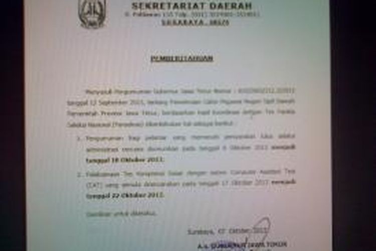 Surat pengumuman penundaan pelamar CPNS Pemprov Jatim yang lolos seleksi administrasi, Rabu (9/10/2013).