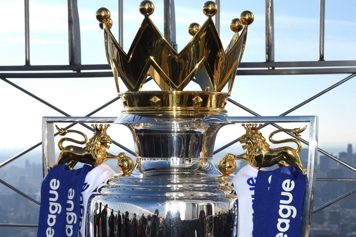 Ilustrasi trofi Premier League - gelar juara kasta teratas Liga Inggris. 