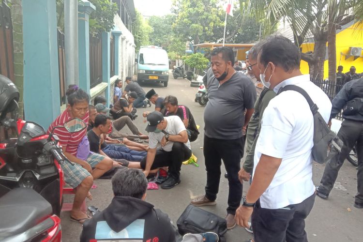 Penggerebekan kasus narkoba di Kampung Bahari pada Kamis (20/10/2022) di mana delapan orang telah diamankan oleh Polres Metro Jakarta Utara. 