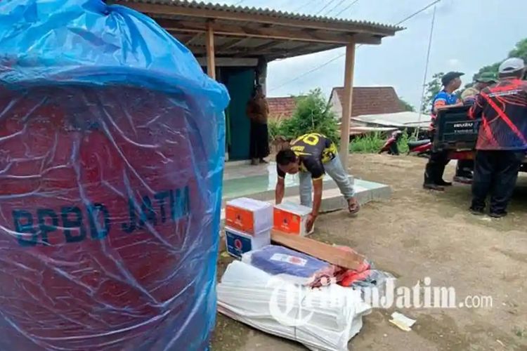 Pipa Utama Rusak akibat Longsor, 420 KK di Desa Klekean Bondowoso Krisis Air Bersih hingga Konsumsi Air Hujan