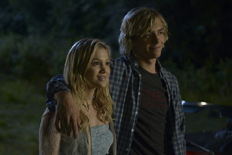 Olivia Holt and Ross Lynch in Status Update (2018)
