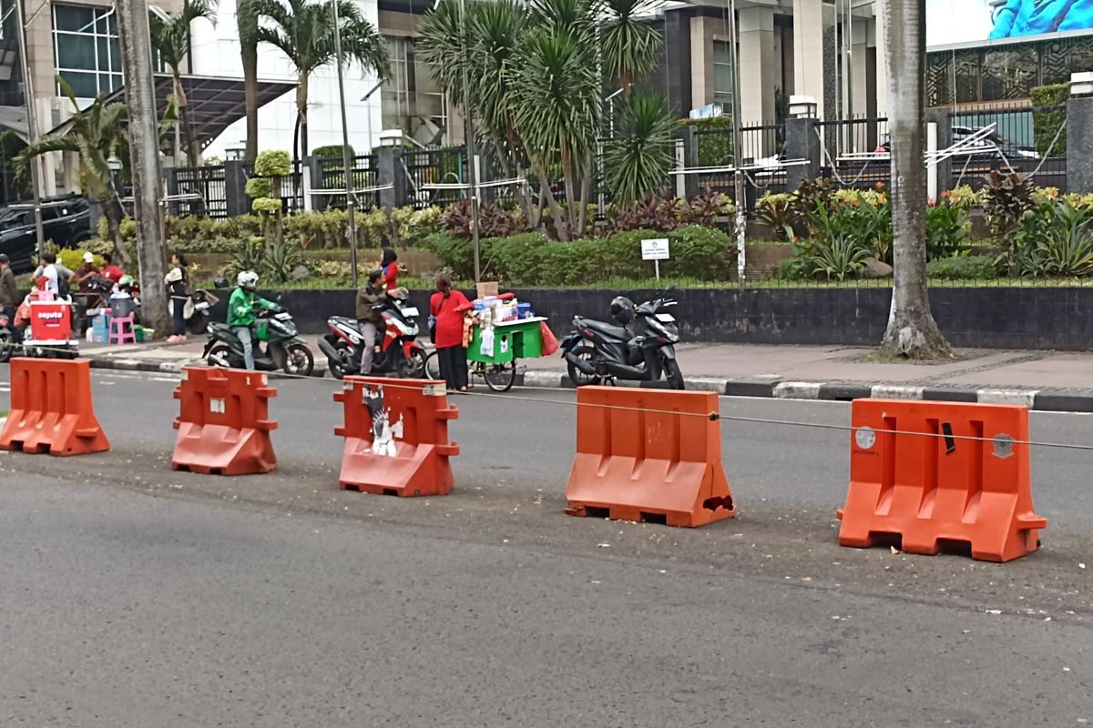 Kawasan FX Sudirman tampak sepi menjelang laga Indonesia U-23 vs Brunei Darussalam U-23
