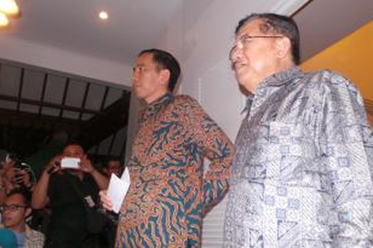 Presiden terpilih Joko Widodo-Jusuf Kalla mengumumkan postur kabinet di Kantor Transisi, Jalan Situbondo, Meneng, Jakarta Pusat, Senin (15/9/2014) petang.
