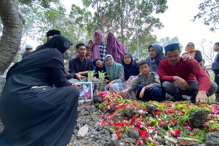 Pelawak Eko Londo dimakamkan di Surabaya.