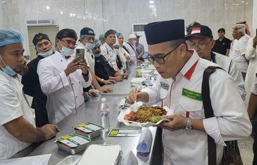 Daerah Kerja Makkah menggelar uji kompetensi juru masak dan demo memasak menu nusantara yang akan disajikan kepada jemaah haji di Makkah, Selasa (23//5/2023).