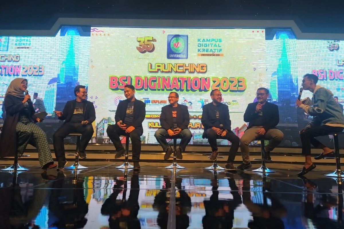 Acara peluncuran Bina Nusantara Informatika (BSI) BSI DIGINATION 2023 yang dihadiri petinggi-petinggi acara di Wisma BSI, Kaliubang, Selasa (22/11/22).