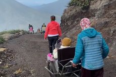 Perjuangan Kuli di Kawah Ijen Banyuwangi, Menantang Bahaya, Dorong Troli Berisi Turis Naik Turun Gunung