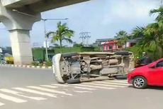 Detik-detik Ambulans Terguling Saat Bawa Jenazah di Palembang, Ditabrak Mobil dari Belakang