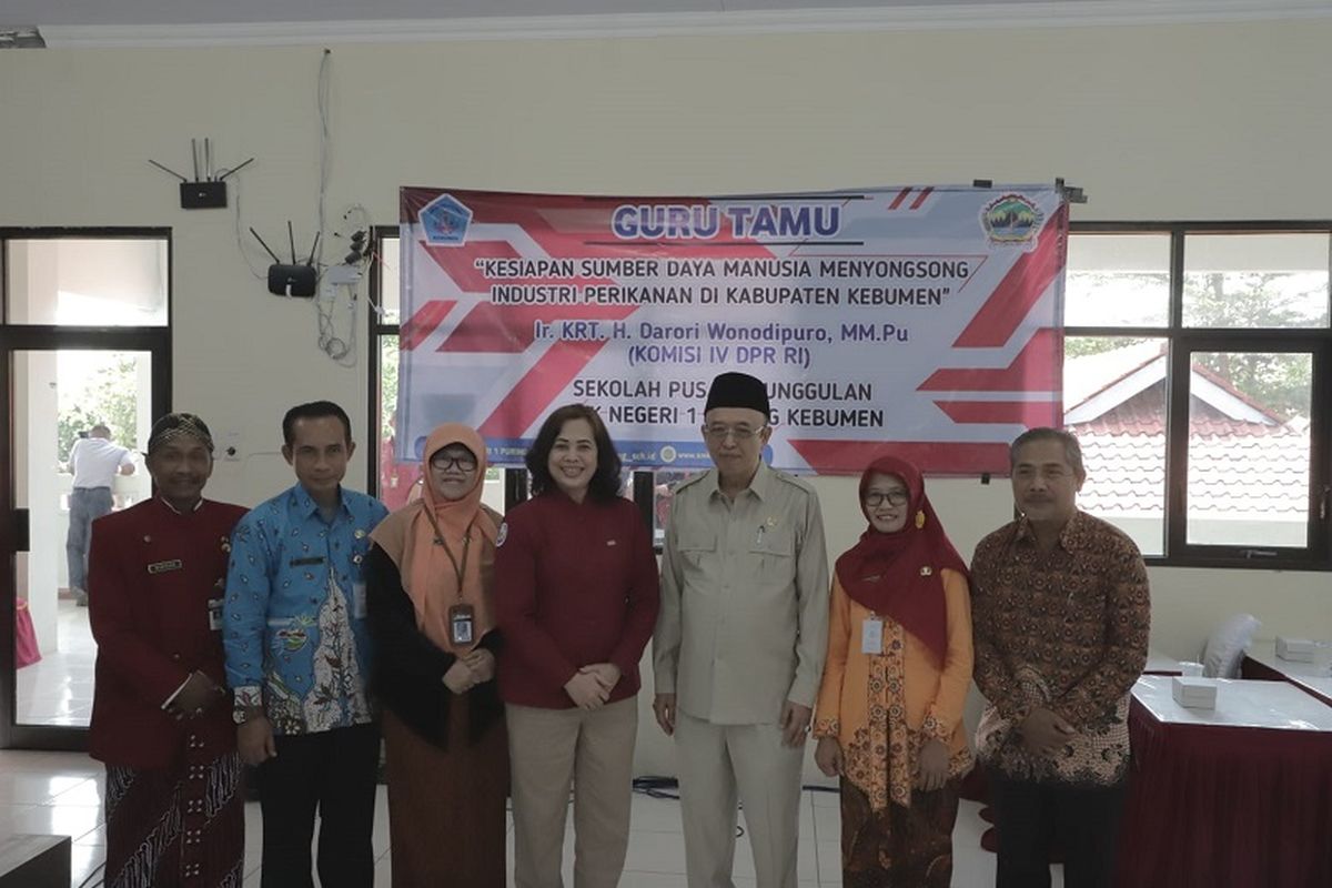 Kementerian Kelautan dan Perikanan (Kementerian KP) berikan pelatihan Penerapan Hazard Analysis and Critical Control Point (HACCP) dan Teknik Refrigerasi yang melibatkan 100 siswa kelas XII di SMK Negeri 1 Puring, Kabupaten Kebumen, Jateng, pada Agustus 2022. 
