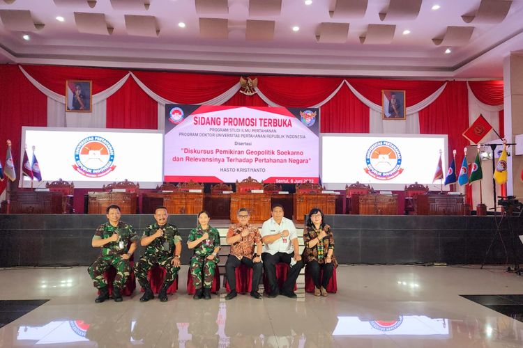 Sekretaris Jenderal DPP PDI-P Hasto Kristiyanto akan melakukan sidang promosi doktoral di Universitas Pertahanan, Bogor, Jawa Barat, Senin (6/6/2022).