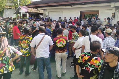 Diduga Ada Aliran Dana CSR ke Luar Kalimantan Rp 200 Miliar, Kantor PT Bayan Resource Didemo Massa