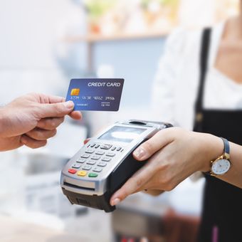 Cara bayar kartu kredit Mandiri lewat ATM dan aplikasi Livin' by Mandiri dengan mudah