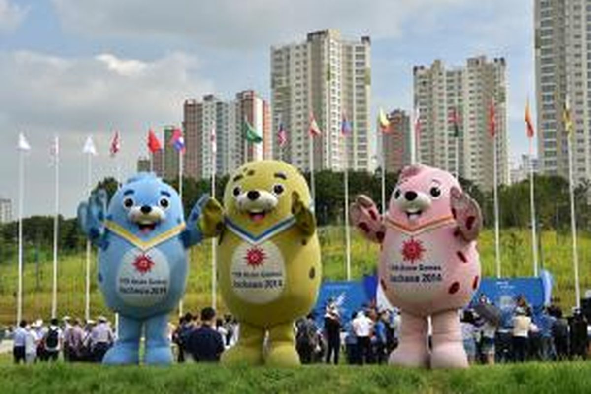 Tiga maskot Asian Games 2014 di Incheon, Korea Selatan: (dari kiri ke kanan) Barame, Vichuon, dan Chumuro.