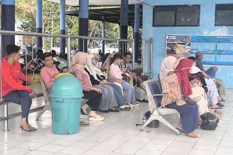 Arus Balik Lebaran, Penumpang di Terminal Ronggosukowati Pamekasan Tembus 7.159 Orang