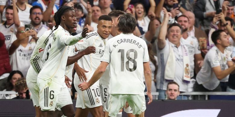 Pemain Real Madrid merayakan gol Kylian Mbappe pada laga Liga Spanyol antara Real Madrid CF dan FC Barcelona di Stadion Santiago Bernabeu di Madrid pada tanggal 26 Oktober 2025.