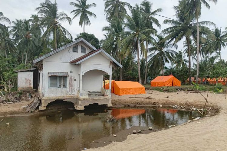 Penyintas Banjir Aceh Utara Protes Disebut Tak Ada Lagi Pengungsi: Terus Kami di Tenda Ini Siapa?