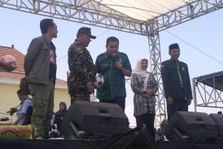 Helmy Faizal Zaini, Menteri PDT saat kampanye Cagub-Cawagub Jatim, Khofifah-Herman, di Malang, Rabu (22/8/2013).