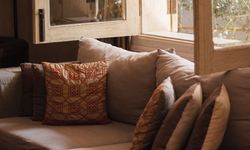 Stop Buang Uang Buat Staycation! Sulap Ruang Keluarga Jadi Villa Mewah
