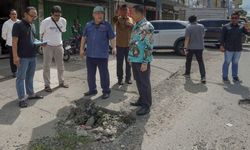 Usai Dilantik, Pj Gubernur Riau Prioritaskan Perbaikan Jalan Rusak di Pekanbaru