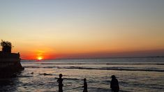 Sepenggal Budaya Timor Saat Senja di Pantai Kelapa Lima...