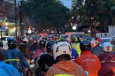 Jalan Kemang Raya Terendam Banjir, Kendaraan Tak Bergerak Terjebak Macet