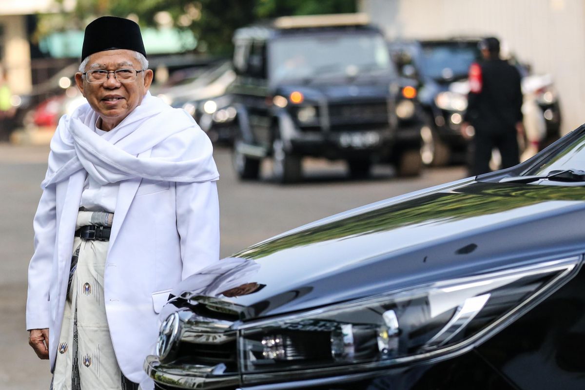 Calon Wakil Presiden,  Maruf Amin tiba untuk menjalani pemeriksaan kesehatan di Rumah Sakit Pusat Angkatan Darat Gatot Subroto, Jakarta, Minggu (12/8/2018). Selain pasangan Jokowi-Maruf Amin, pasangan Prabowo Subianto-Sandiaga Uno juga akan menjalani pemeriksaan kesehatan pada hari Senin 13 Agustus. Pemeriksaan kesehatan tersebut merupakan satu diantara syarat wajib yang diberlakukan KPU bagi capres dan cawapres untuk mengikuti Pilpres mendatang.