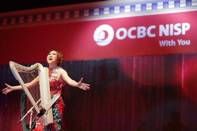 Agela July tampil dalam drama musikal bertema Shanghai Broadway yang bertajuk 77 Years Journey of Dedication & Love digelar di Ballroom The Ritz Carlton Pacific Place Jakarta pada Selasa (20/2/2018) lalu. 