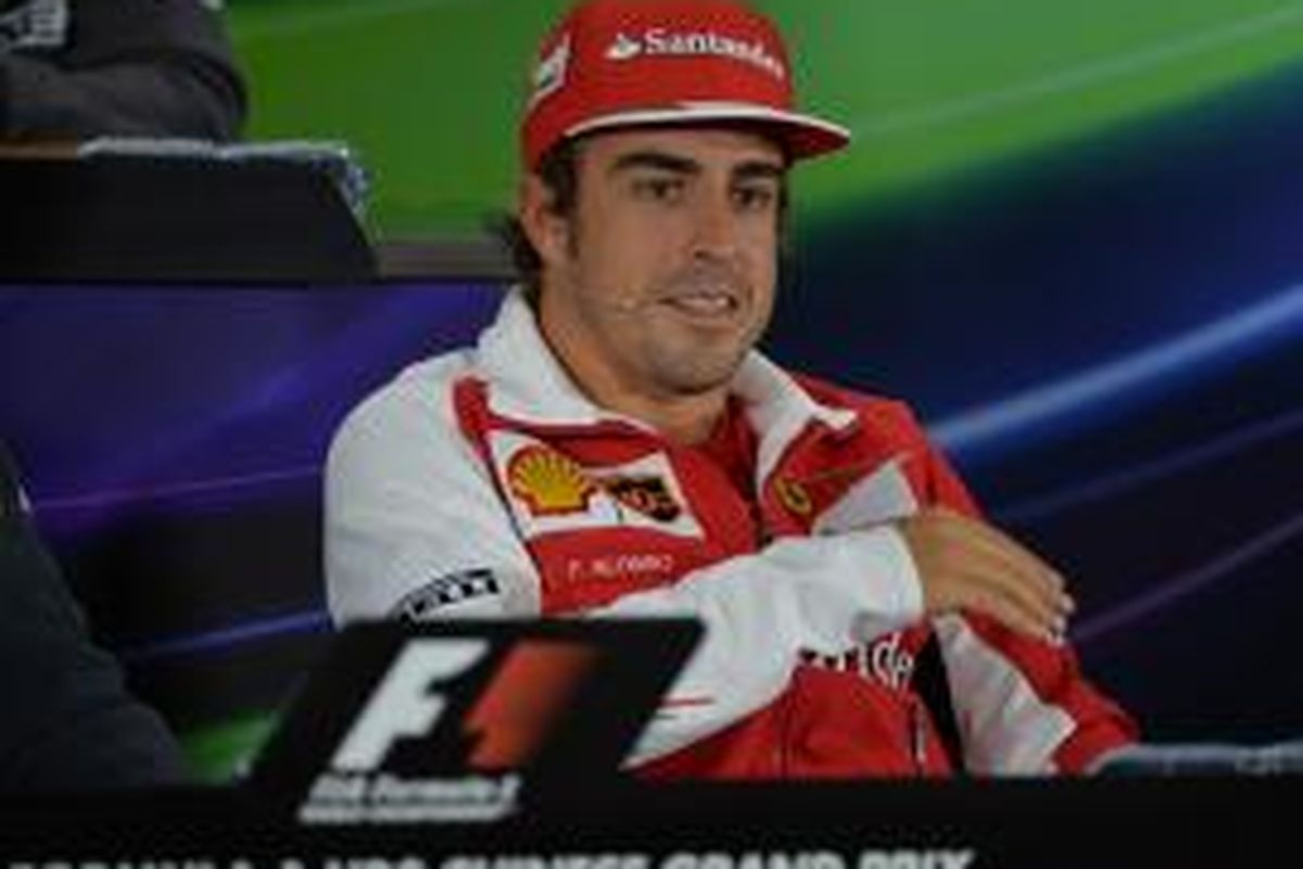 Pebalap Ferrari asal Spayol, Fernando Alonso, berbicara pada media pada acara konferensi pers GP China di Sirkuit Internasional Shanghai, Jumat (18/4/2014).