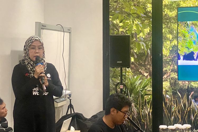 Direktur Komunikasi dan Kemitraan Yayasan KEHATI Rika Anggraini memberikan sambutan dalam perayaan ulang tahun ke-10 Biodiversity Warriors KEHATI di Jakarta, Kamis (27/6/2024).
