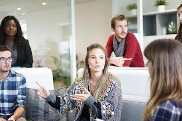 Review Buku Kata-Kata Bijak Warren Buffet Sebagai Sentilan Kata Sindiran Buat Orang Sok Benar Dalam Berbisnis