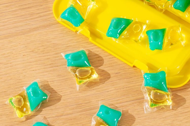 Kesalahan Pakai Laundry Pods yang Jarang Disadari, Bikin Baju Lengket