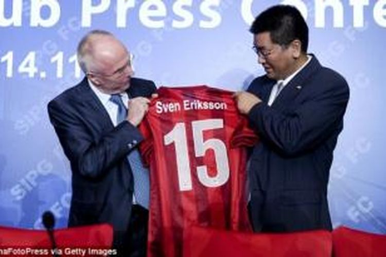Mantan pelatih timnas Inggris Sven Goran Erikssen setelah menandatangani kontrak dengan klub Liga Super China Shanghai East Asia.