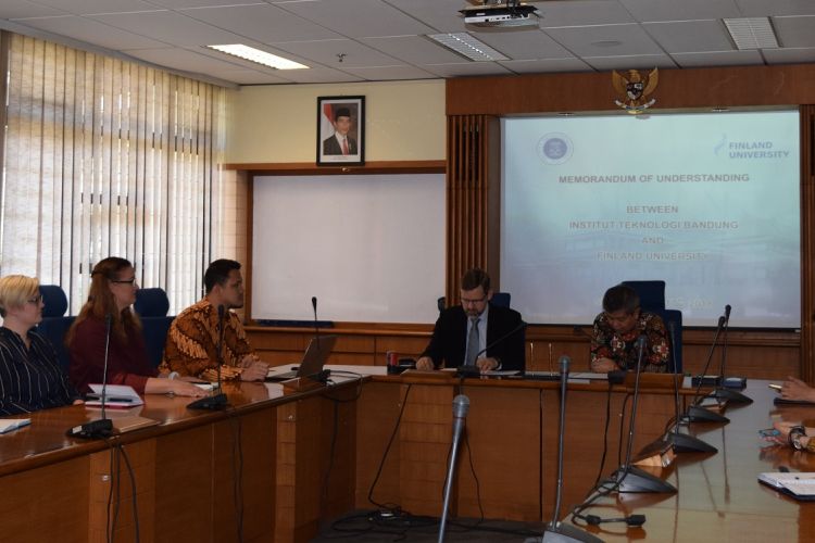 ITB dan Finland University menandatangani nota kesepahaman bersama atau Mou bidang akademik dan riset (17/9/2018).