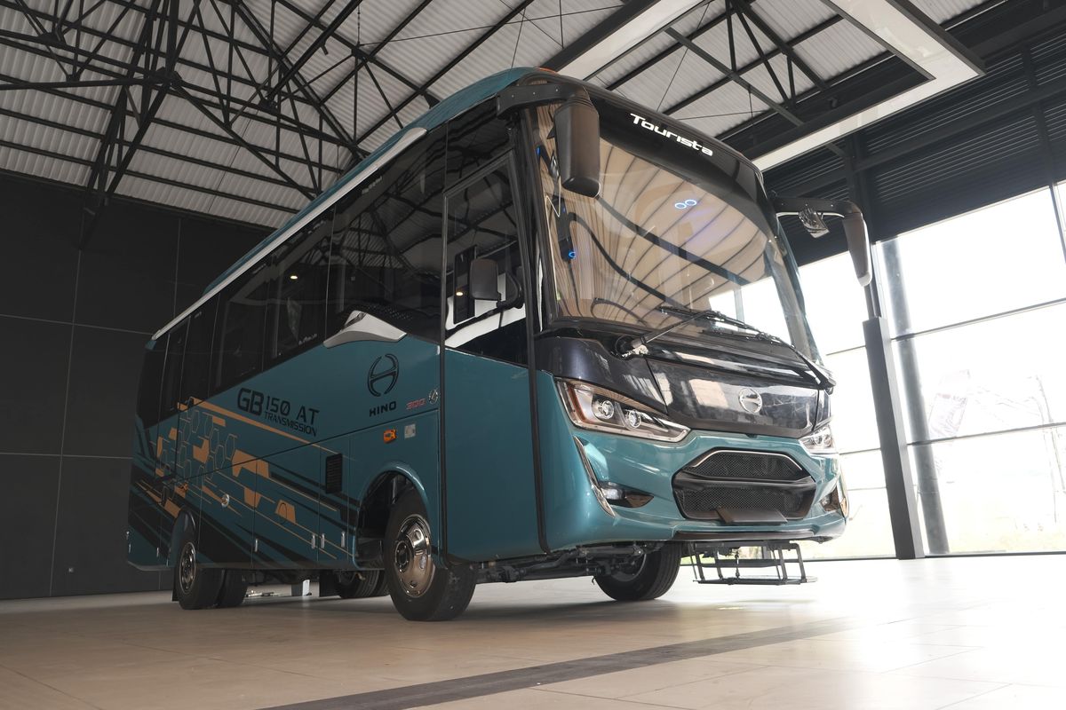 Bus baru Tourista buatan Laksana