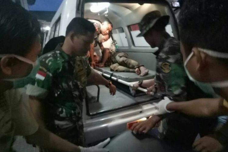 Seorang Personil TNI Terluka Dilarikan di RSUD Poso pada Senin (15/5/2017)