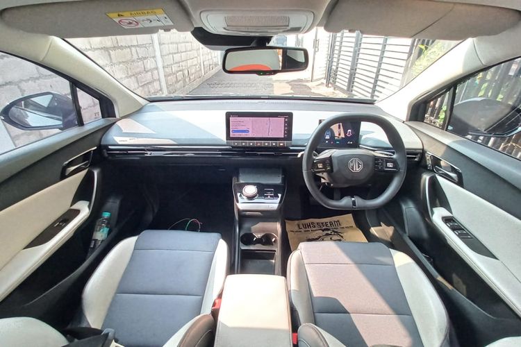 Interior mobil listrik MG4 EV