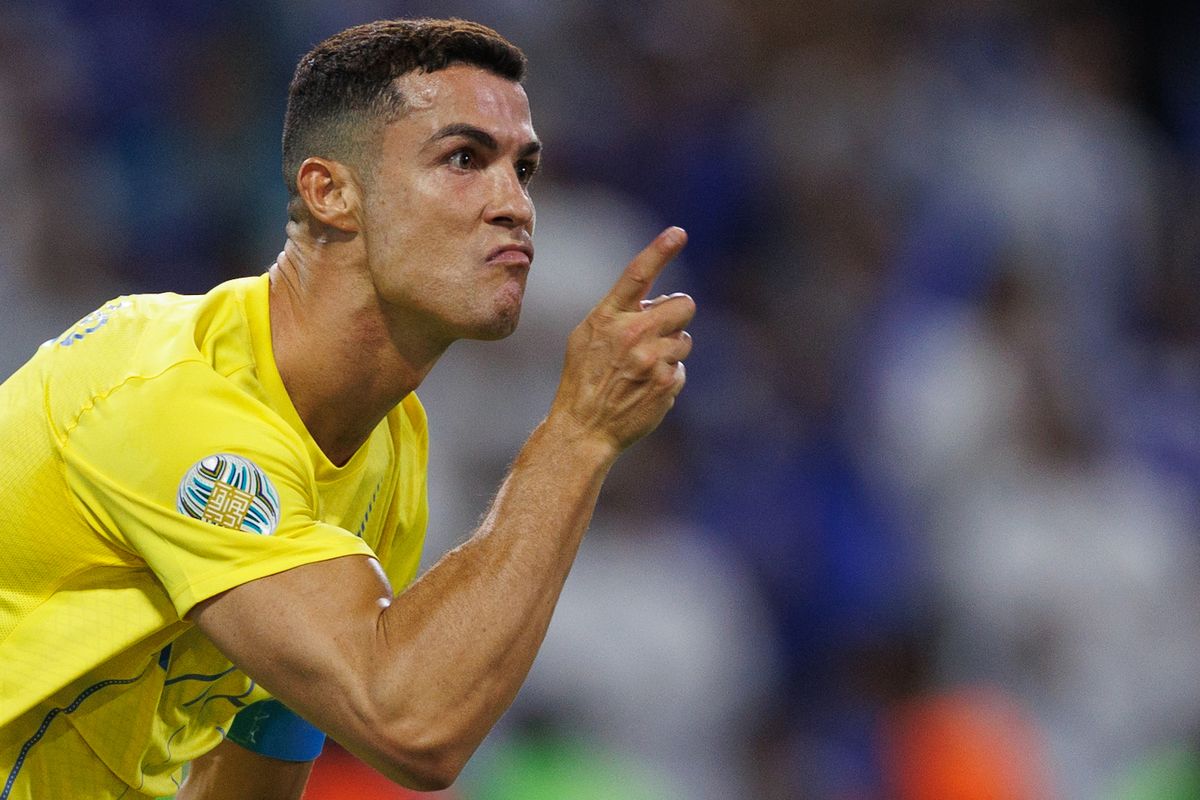 Penyerang Al Nassr Cristiano Ronaldo merayakan gol pertama timnya pada pertandingan sepak bola final Piala Champions Klub Arab 2023 antara Al-Hilal vs Al-Nassr di Stadion Raja Fahd di Taif pada Sabtu 12 Agustus 2023.