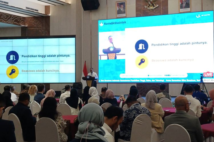 KIP Kuliah Terbatas, Mendikti Terharu Banyak Kampus yang Mau Beri Beasiswa