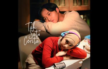 Putra komedian Sule, Rizwan Fadilah atau Njan, berkolaborasi dengan Nabila Taqiyyah dalam lagu Tak Satu Cerita.