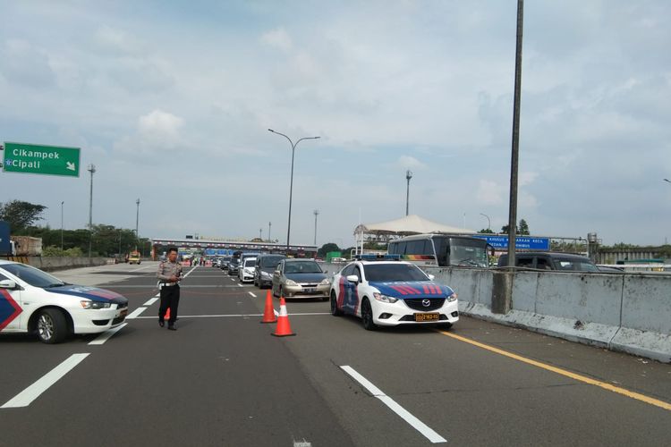 Contra flow tol jakarta-cikampek