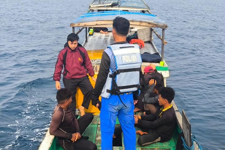 4 Nelayan di Mamuju Diciduk Polisi saat Pesta Sabu di Tengah Laut Sambil Bius Ikan