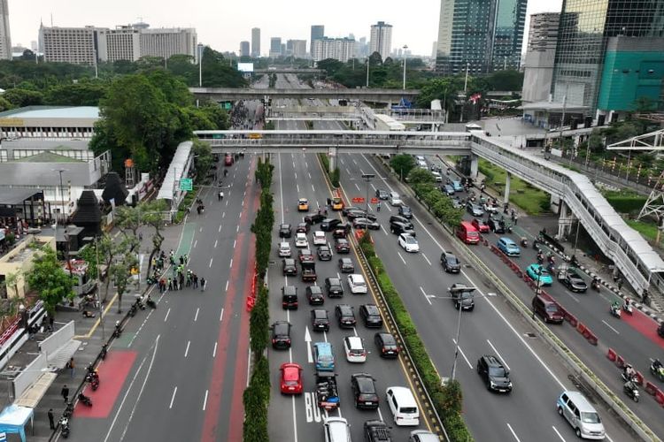 Update Demo Senayan, Arus Lalu Lintas di Tol Dalam Kota Dialihkan