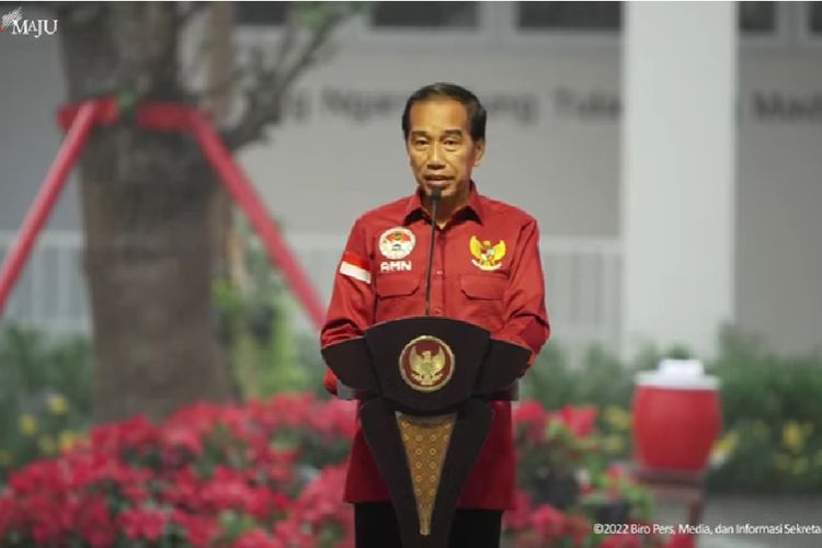  Presiden Joko Widodo berpidato dalam acara peresmian Asrama Mahasiswa Nusantara (AMN) di Surabaya, Selasa (29/11/2022).