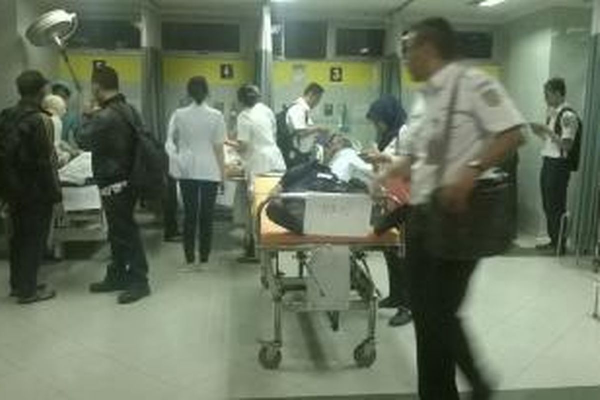 Sejumlah korban tabrakan KRL dilarikan ke RSPAD Gatot Subroto pada Rabu (23/9/2015) sore.